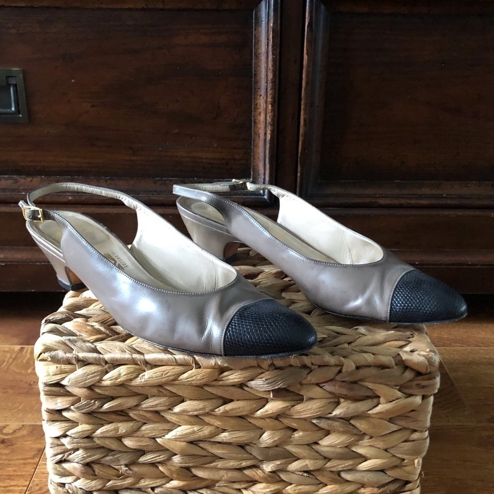 Vintage Salvatore Ferragamo brown & black point toe heels in size 8.5 - Picture 1 of 8